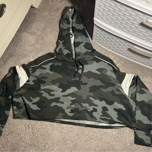 Camo Cropped Hoodie